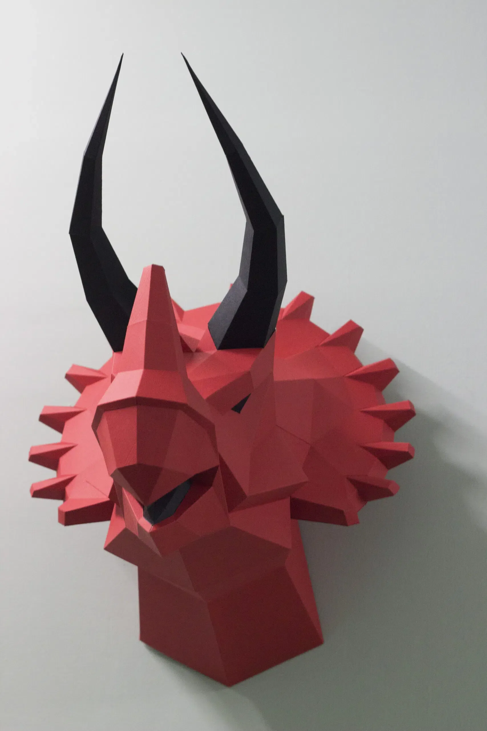 Papercraft de dinosaure tête de tricératops murale en origami – Image 3