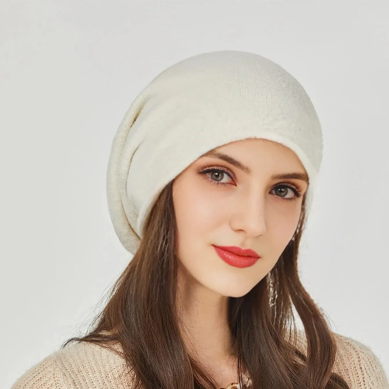 Bonnet en laine avec sertissage pour femme