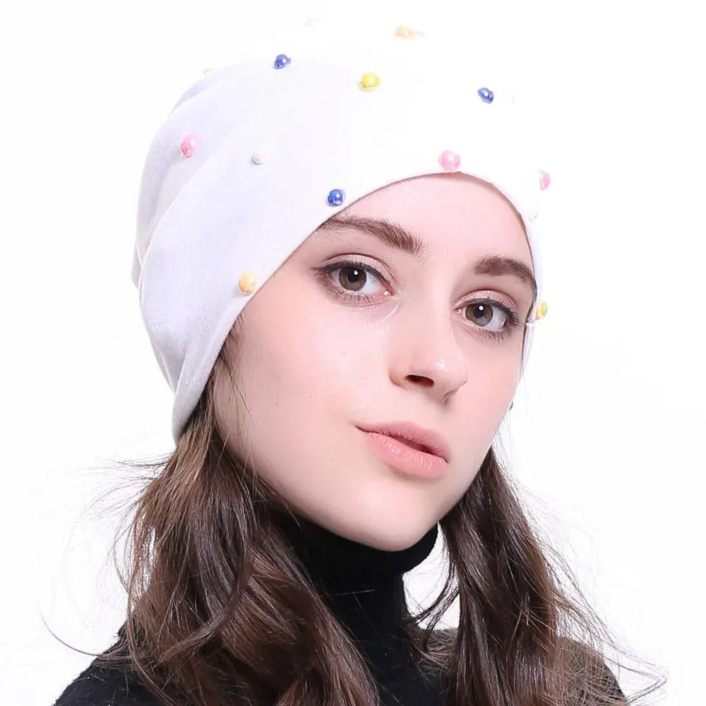 Bonnet coloré pour femme : égayez votre tenue d’hiver – Image 2