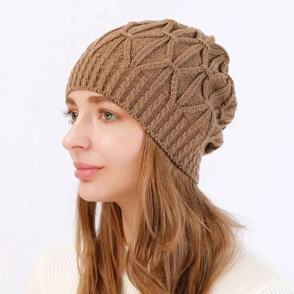 Bonnet en tricot torsadé pour femme : style classique et chic